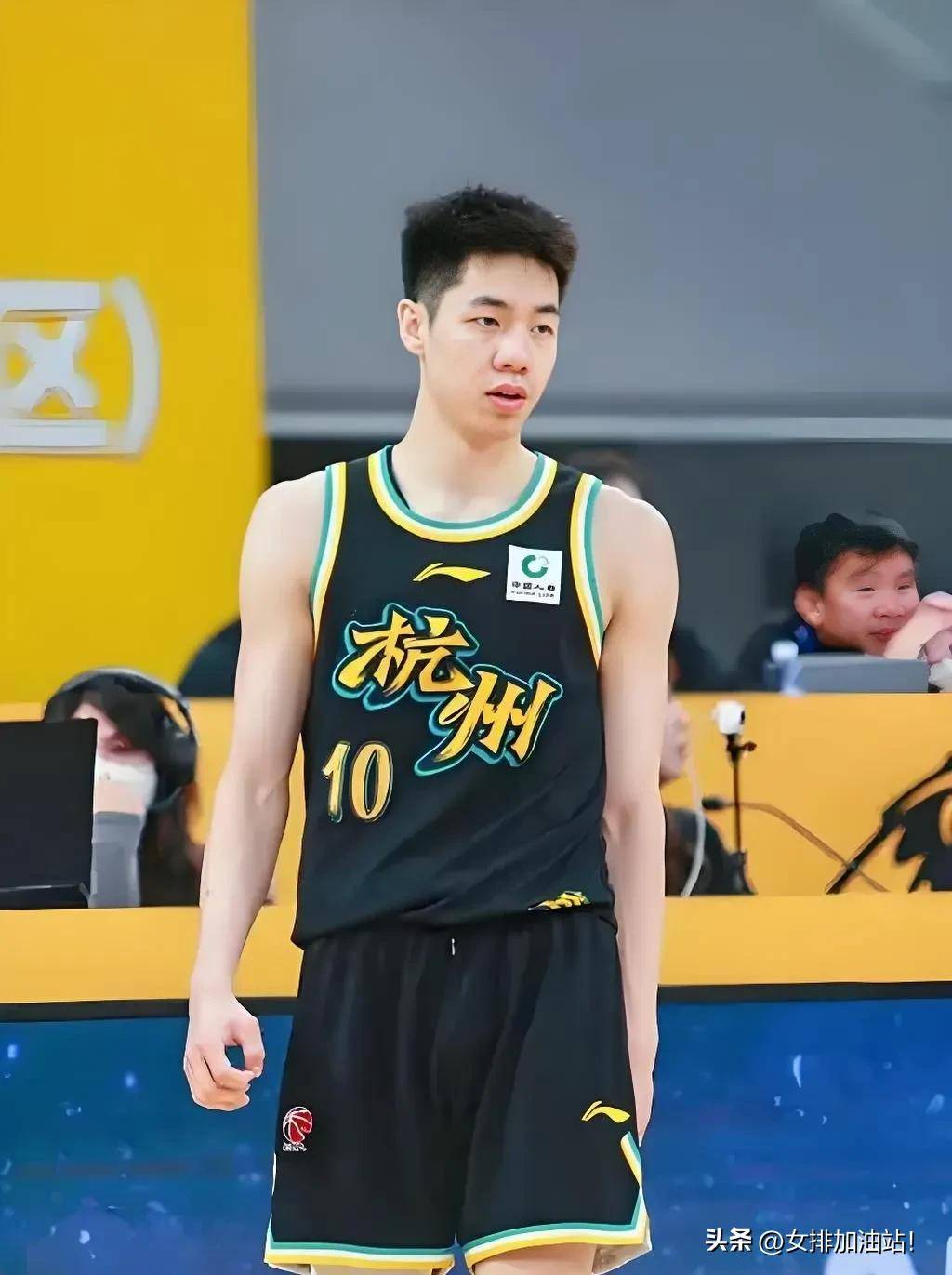 中国男篮备战亚洲杯，热身赛表现亮眼